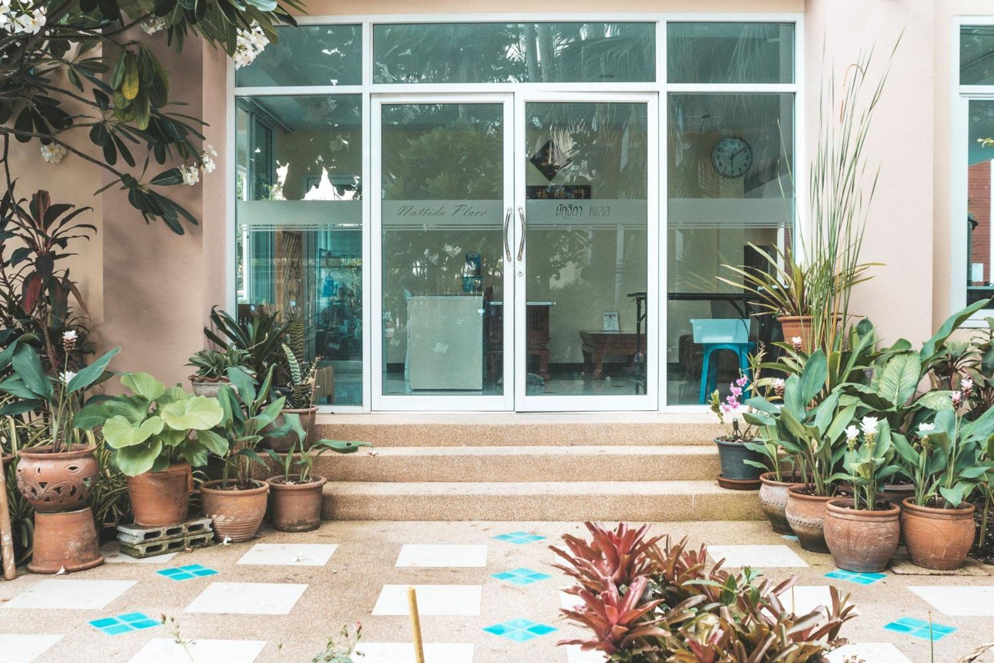 Nattidaplace Hotel Chiangmai Чиангмай Екстериор снимка