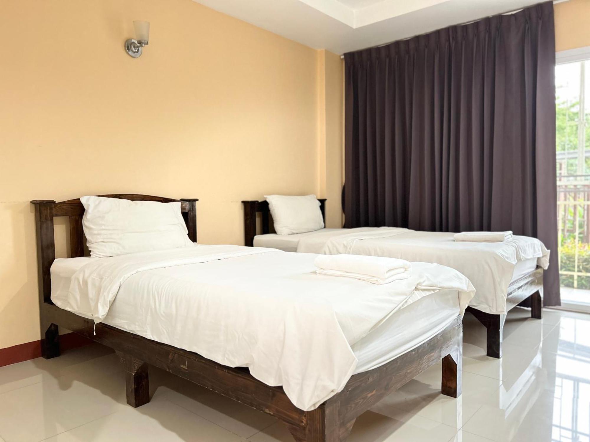 Nattidaplace Hotel Chiangmai Чиангмай Екстериор снимка
